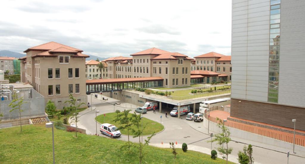 El salón de actos Carlos Gómez Durán de Valdecilla ofrecerá un programa de conferencias sobre su origen, desarrollo y evolución científico-técnica a cargo de expertos del Hospital y de otros centros, nacionales e internacionales. FOTO ARCHIVO: Lara Revilla